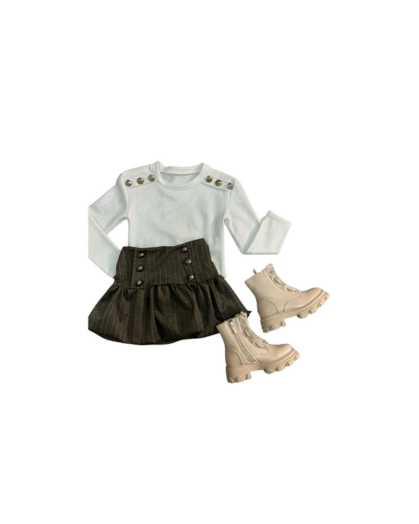 Conjunto de camisola, saia e botas
